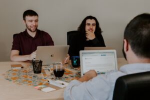 Sposoby na efektywne zarządzanie relacjami biznesowymi